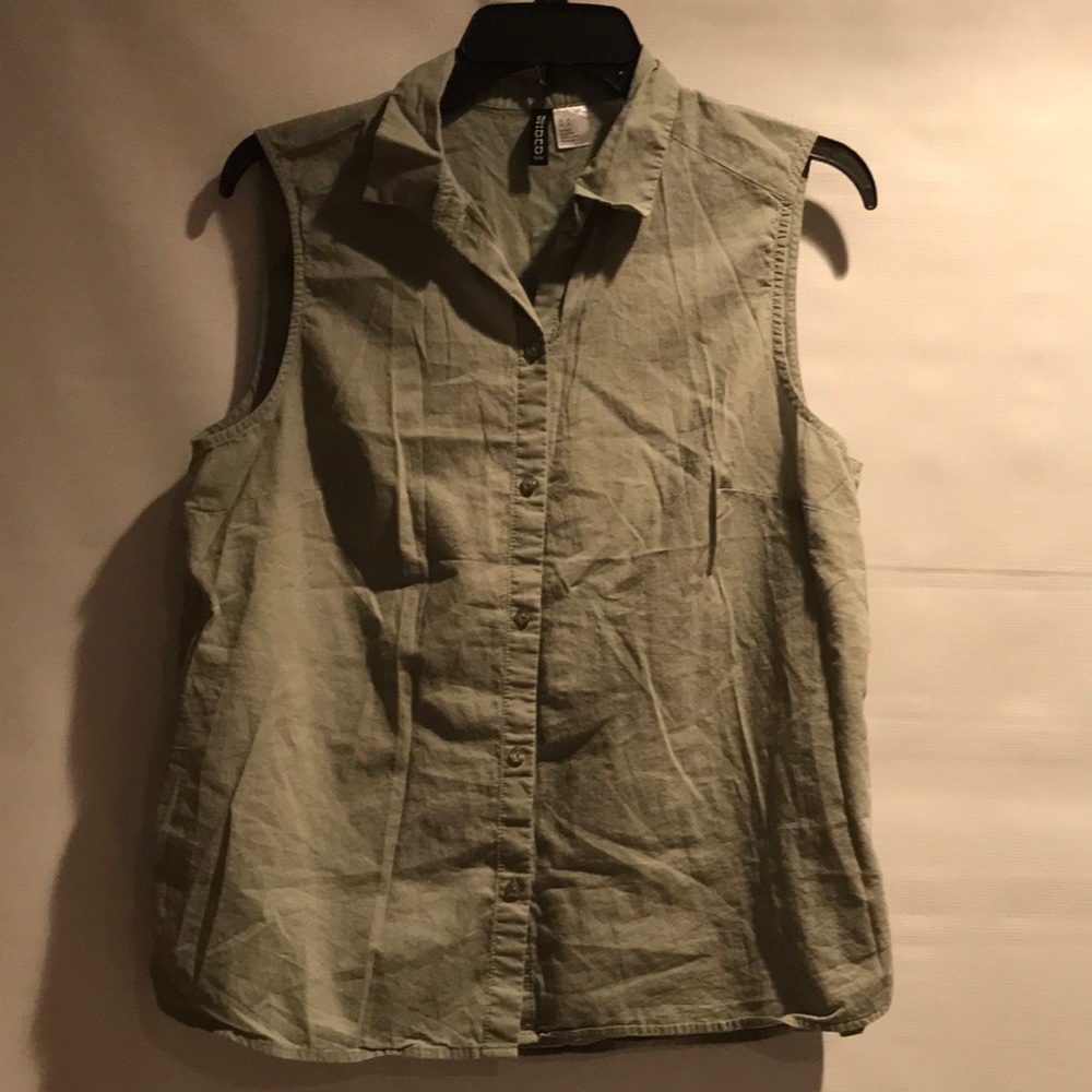 Sleeveless Green Blouse Divided by H&M